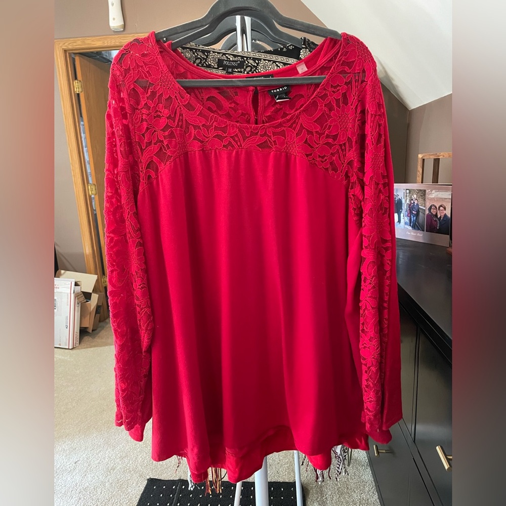 EUC - TORRID - SIZE 3 - Red Laced LS Blouse